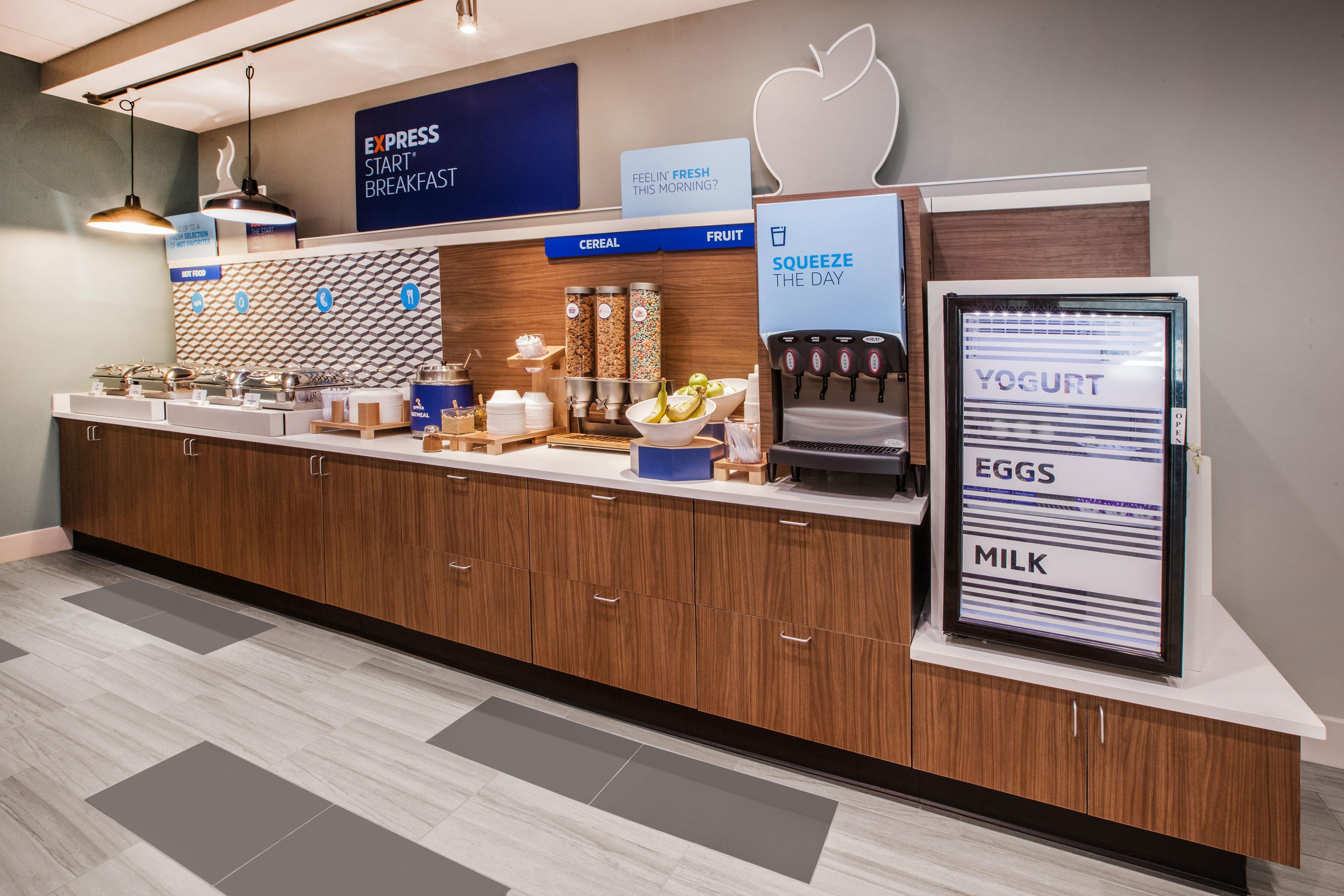 Holiday Inn Express Hotel & Suites Greensboro-East By Ihg מראה חיצוני תמונה